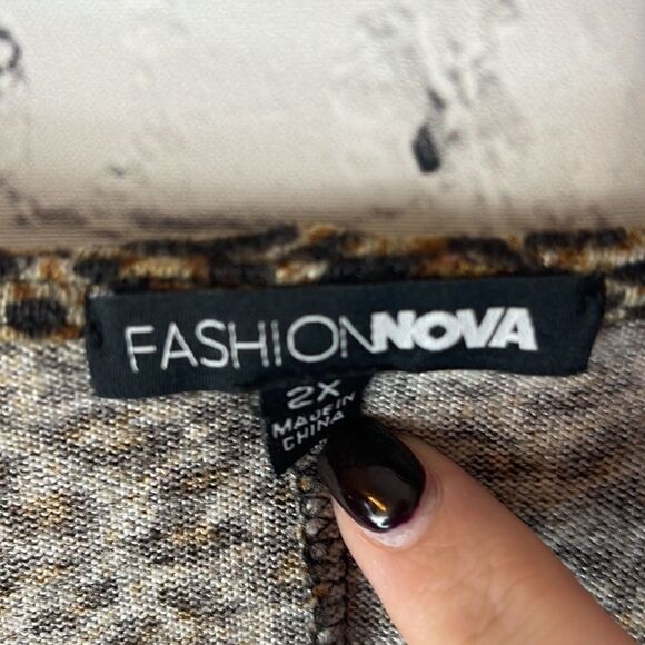 Fashion Nova Animal Print Crop Top Size 2X - Picture 2 of 5
